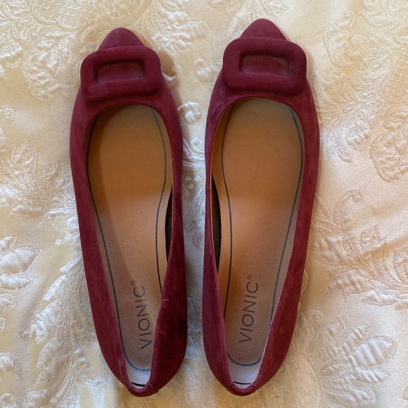 NWOT Vionic Wine suede pointy toe flats - Picture 4 of 6